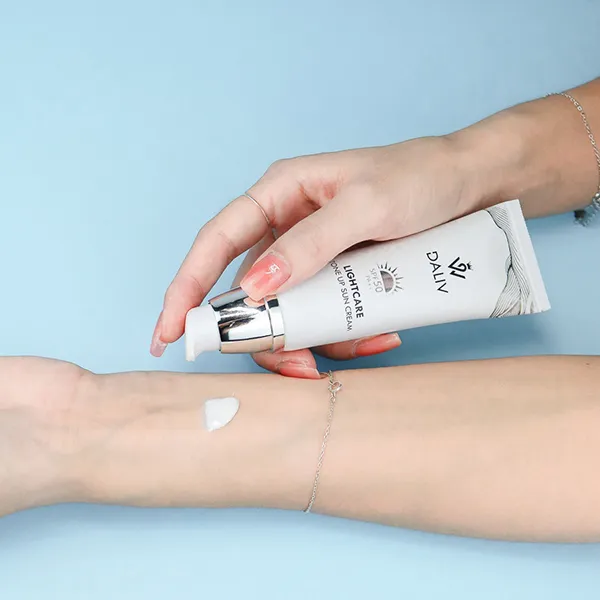 Kem Chống Nắng Daliv Lightcare Nâng Tông SPF50+ PA+++ 50g - Kem chống nắng - Vua Hàng Hiệu