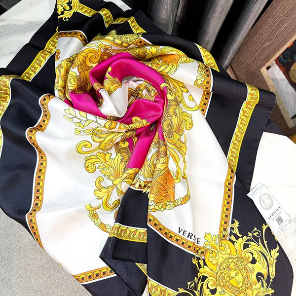 Khăn Nữ Versace Jeans Couture Baroque Pattern Print Silk Scarf In Pink/ Black Phối Màu - Thời trang - Vua Hàng Hiệu