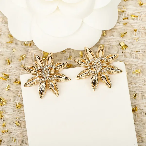 Khuyên Tai Nữ Chanel CC Flower Design Stud Earrings ABF979 B21161 U2154 Màu Vàng