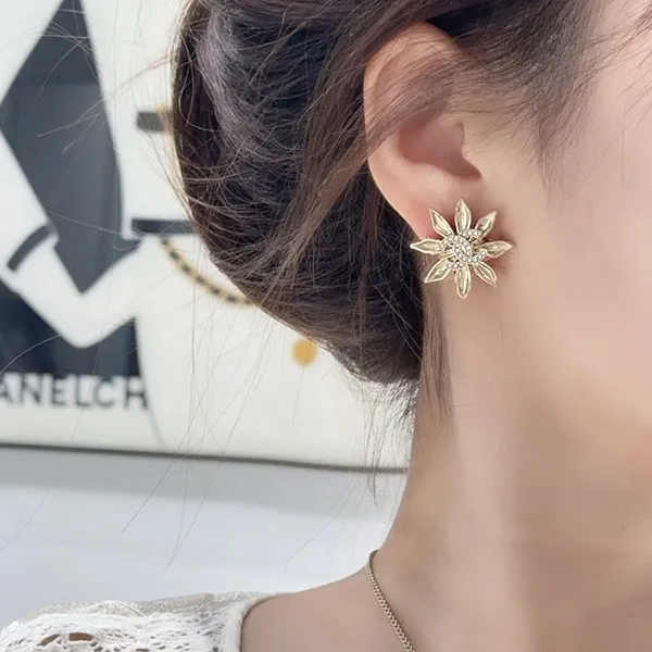 Khuyên Tai Nữ Chanel CC Flower Design Stud Earrings ABF979 B21161 U2154 Màu Vàng