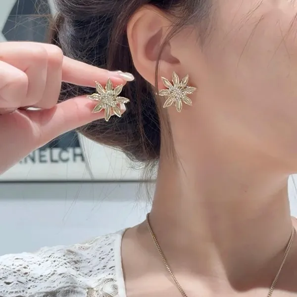 Khuyên Tai Nữ Chanel CC Flower Design Stud Earrings ABF979 B21161 U2154 Màu Vàng