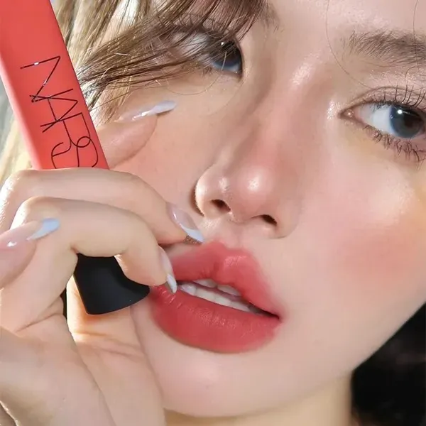 Son Kem Nars Air Matte Lip Color 373 Feisty Màu Cam Hồng Đào San Hô