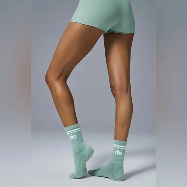 Tất Unisex Alo Yoga Half-Crew Throwback Sock Botanical Green Màu Xanh Lá Freesize - Thời trang - Vua Hàng Hiệu