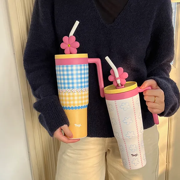 Cốc Giữ Nhiệt Tagi Put-Put Flower Field Vacuum Bottle- Crayon Flower, Durability And Hygiene Màu Hồng