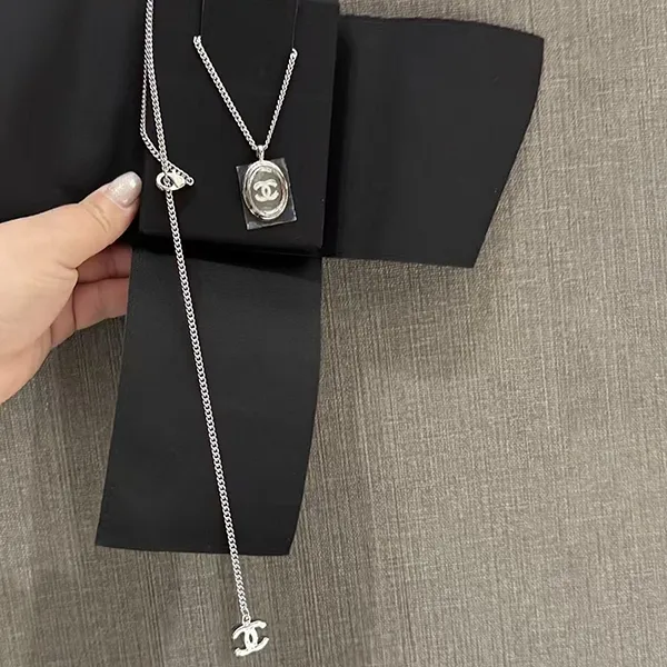 Dây Chuyền Nữ Chanel CC20S Màu Bạc
