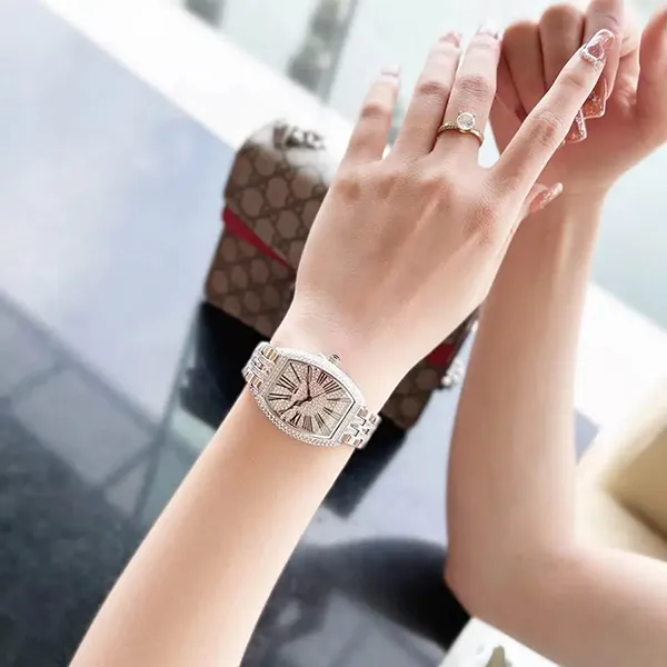 Đồng Hồ Nữ Kemil Lily KM2205-VT-T Silver Tone Màu Bạc
