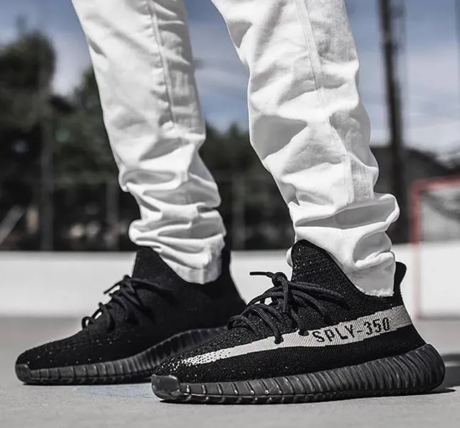 Giày Thể Thao Adidas Yeezy Boost 350 V2 Oreo BY1604 Màu Đen Size 40.5