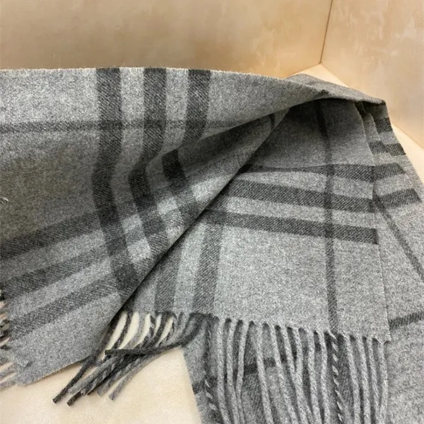 Khăn Choàng Burberry Giant Check Wool Muffler 0899561 Màu Xám