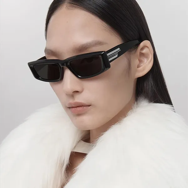 Kính Mát Gentle Monster GM Silver Clouds 01 Sunglasses Màu Đen