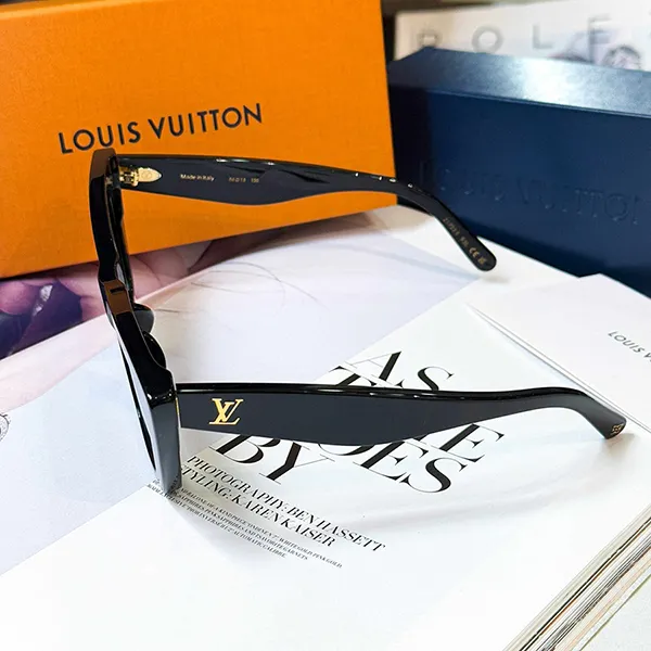 Kính Mát Nữ Louis Vuitton LV Fame Cat Eye Sunglasses Màu Đen Xám