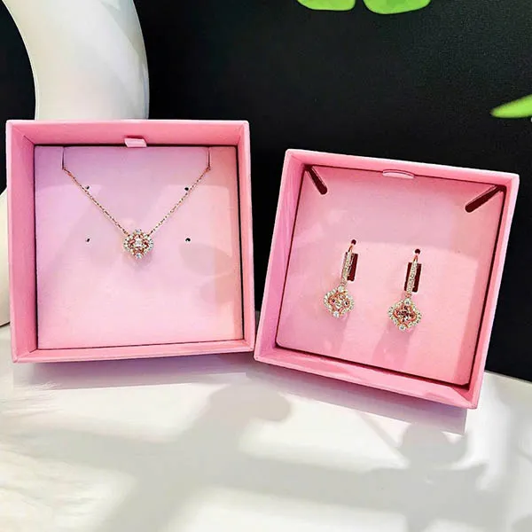 Set Dây Chuyền Và Khuyên Tai Nữ Swarovski Una Necklace Sparkling Dance Clover And Earrings Rose Gold Màu Vàng Hồng