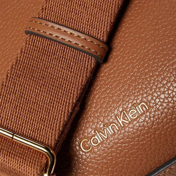 Túi Đeo Chéo Nữ Calvin Klein Maddi Crossbody Caramel Màu Caramel