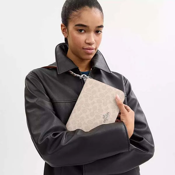 Túi Đeo Vai Nữ Coach Quinn Bag In Signature Canvas CZ770 Màu Be