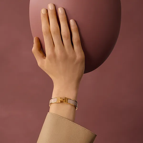 Vòng Đeo Tay Nữ Hermès Clic H Bracelet Marron Glacé H700001F 19GM Màu Vàng Gold