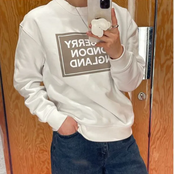 Áo Nỉ Sweater Nữ Burberry Santo Square Logo Sweatshirt Màu Trắng Ngà Size XS