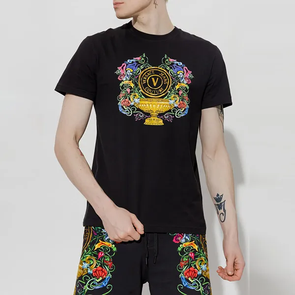 Áo Phông Nam Versace V-Emblem Garden T-Shirt 74GAHF01 CJ00F 899 Màu Đen Size XS