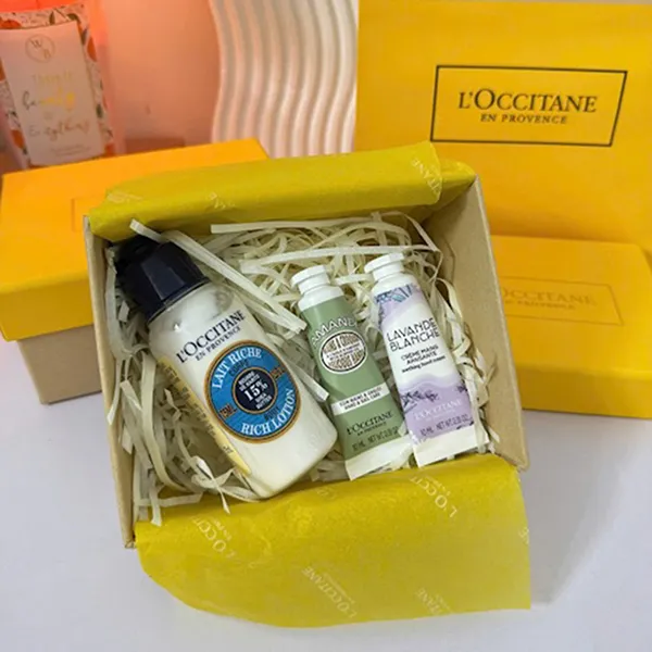 Bộ Kem Dưỡng Da Tay L'occitane Hand Cream & Body Lotion Mini 4 Món