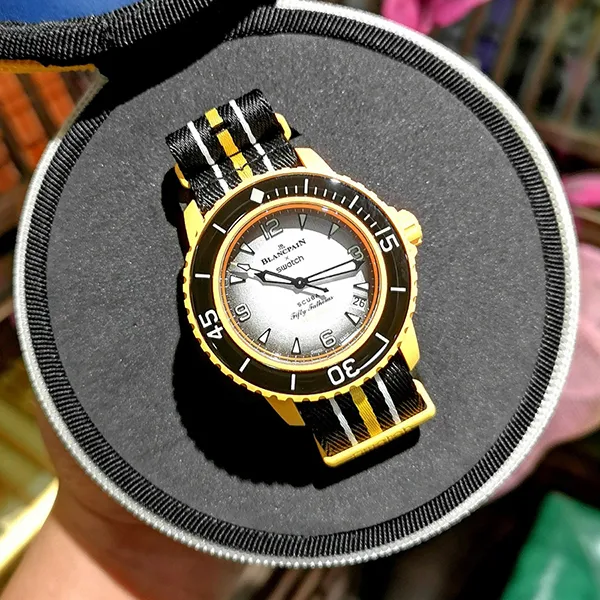 Đồng Hồ Nam Blancpain X Swatch Fifty Fathoms Bioceramic Pacific Ocean SO35P100 Màu Đen Vàng