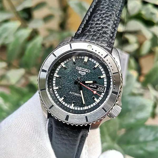 Đồng Hồ Nam Seiko 5 Sports GMT SRPJ91 Màu Xanh Đen