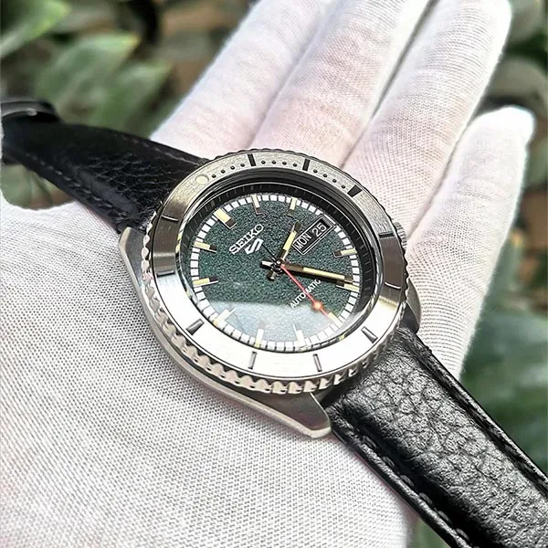 Đồng Hồ Nam Seiko 5 Sports GMT SRPJ91 Màu Xanh Đen