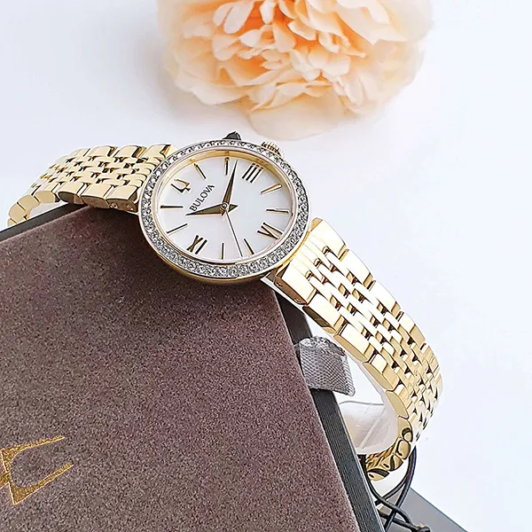 Đồng Hồ Nữ Bulova 98X122 Quartz White Dial Swarovski Gold Case & Stainless Steel For Lady Màu Vàng