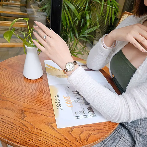 Đồng Hồ Nữ Bulova 98X122 Quartz White Dial Swarovski Gold Case & Stainless Steel For Lady Màu Vàng