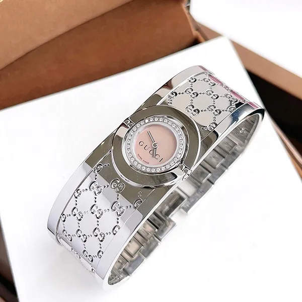 Đồng Hồ Nữ Gucci Quartz YA112513 112 Twirl Pink Mother of Pearl Dial Ladies Màu Bạc