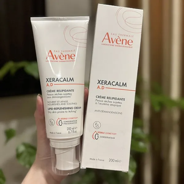 Kem Dưỡng Ẩm Cho Viêm Da Cơ Địa Avène XERACALM A.D Lipid Replenishing Cream 200ml