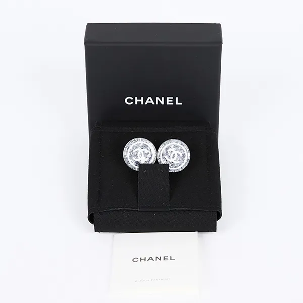 Khuyên Tai Nữ Chanel D25C Silver Sequined White Round Earrings Màu Trắng