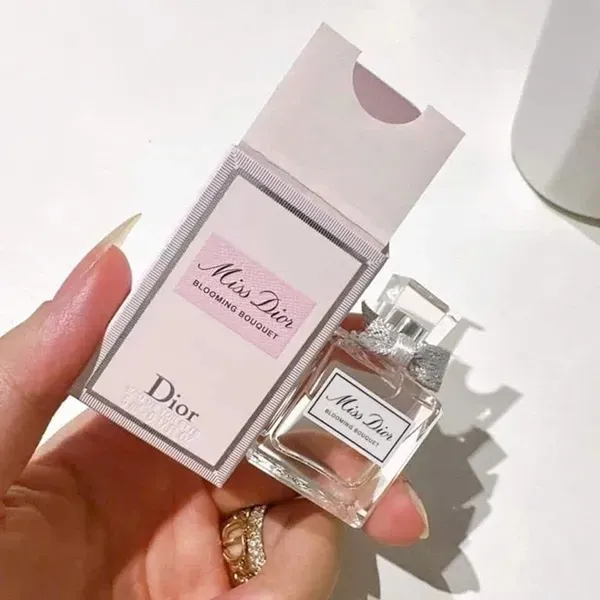 Set Dior Rouge Gift (Son Rouge Velvet 764 Rouge Gipsy + Nước Hoa Miss Dior Blooming Bouquet Mini EDT 5ml)