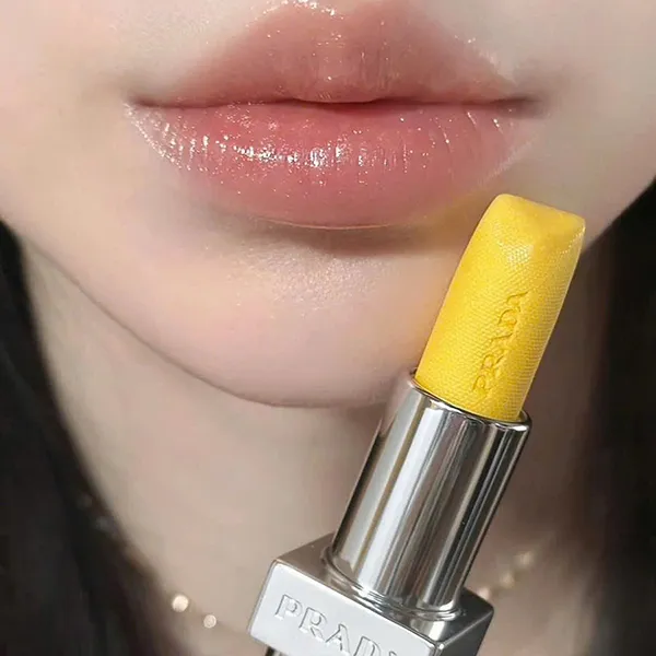 Son Dưỡng Prada Beauty Moisturizing Balm Lip U002 Banana Yellow Màu Hồng