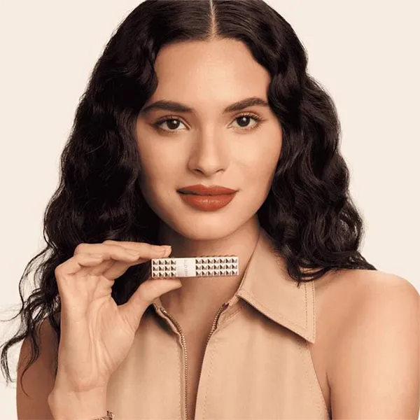 Son Lì Valentino Spike Valentino Buttery Matte Lip Color 77A Nude In Roma Màu Đỏ Đất