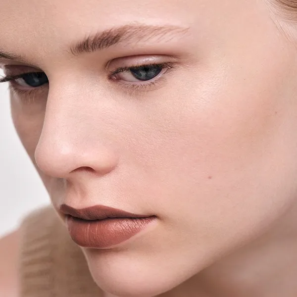 Son Prada Monochrome Hyper Lipstick Matte B01 Argile Màu Nâu Tây