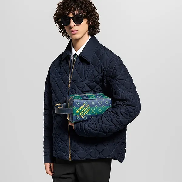 Túi Cầm Tay Nam Louis Vuitton LV M25902 Locker Dopp Kit Phối Màu Xanh