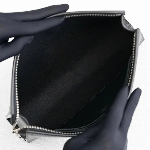 Túi Cầm Tay Nam Louis Vuitton LV Pochette Voyage MM Noir Taiga Clutch TTA5129 Màu Đen