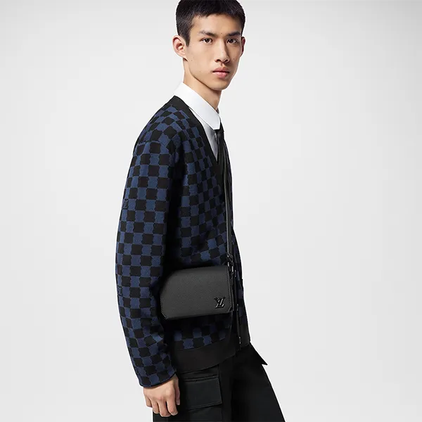 Túi Đeo Chéo Louis Vuitton LV M82085 Fastline Wearable Wallet Màu Đen