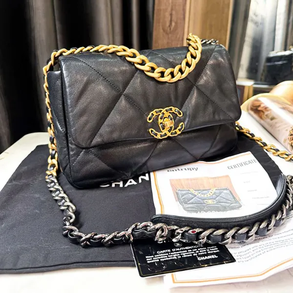 Túi Đeo Chéo Nữ Chanel Black Lambskin Leather Medium 19 Flap Bag Màu Đen