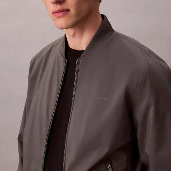 Áo Khoác Nam Calvin Klein CK Chamarra Bomber Para Hombre 40FM512-023 Màu Xám Đậm Size XS