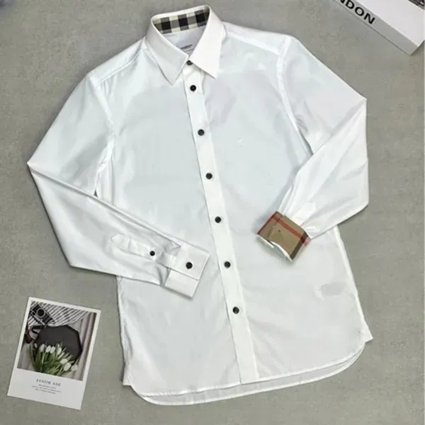Áo Sơ Mi Dài Tay Nam Burberry Tag Ngựa Khuy Đen Màu Trắng Size XS
