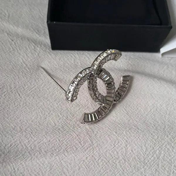 Cài Áo Nữ Chanel CC Mark Brooch Silver Màu Bạc