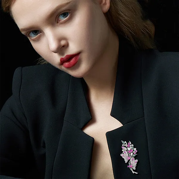 Cài Áo Nữ Meri Butterfly Flutter BR902 Màu Hồng/Trắng