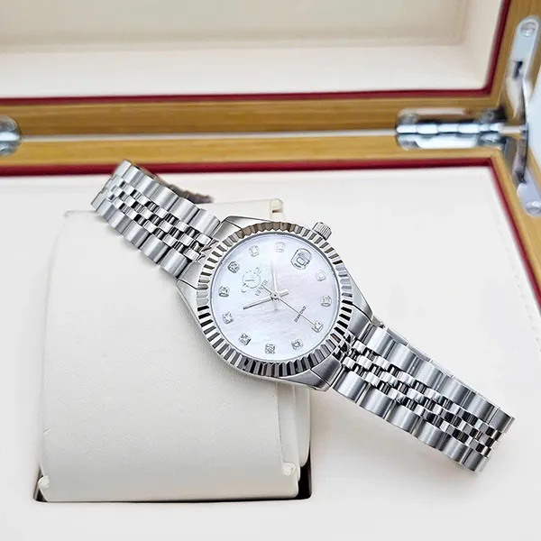 Đồng Hồ Nữ GV2 By Gevril Quartz Naples Diamond 12405 Màu Bạc