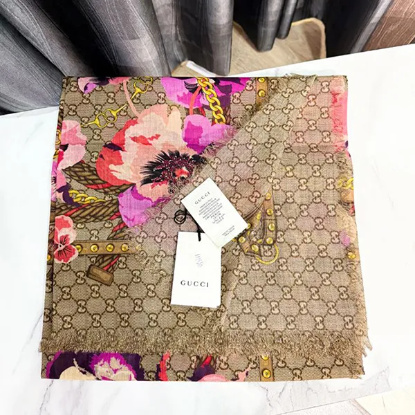 Khăn Choàng Nữ Gucci GG Bloom Scarf New In Pink Màu Be Họa Tiết