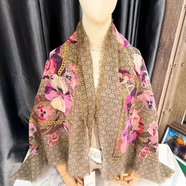 Khăn Choàng Nữ Gucci GG Bloom Scarf New In Pink Màu Be Họa Tiết