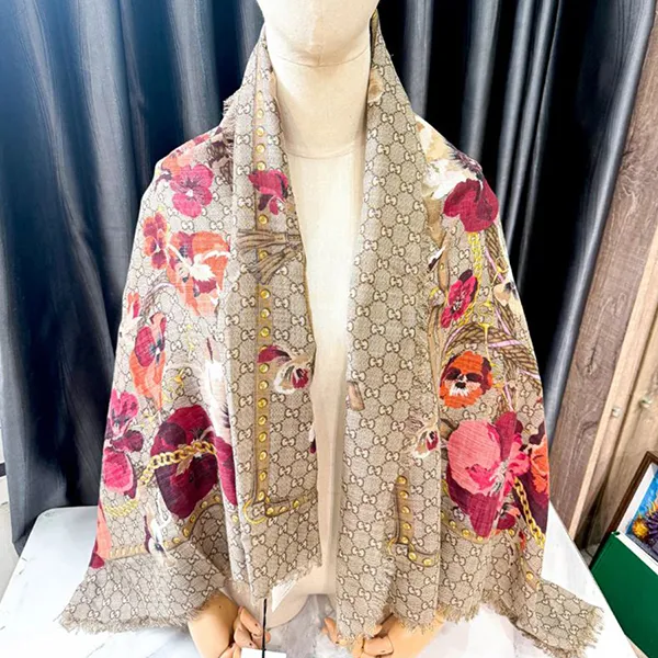 Khăn Choàng Nữ Gucci GG Floral Print Wool Scarf Wool Beige Màu Be Họa Tiết