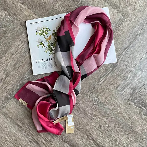 Khăn Lụa Burberry 40084101 Màu Hồng