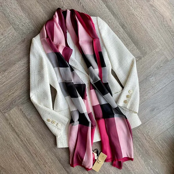 Khăn Lụa Burberry 40084101 Màu Hồng