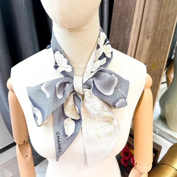 Khăn Nữ Chanel Scarf Orilagu Twilly Màu Trắng Xanh