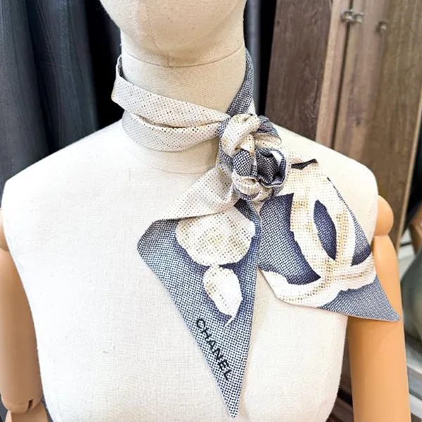 Khăn Nữ Chanel Scarf Orilagu Twilly Màu Trắng Xanh