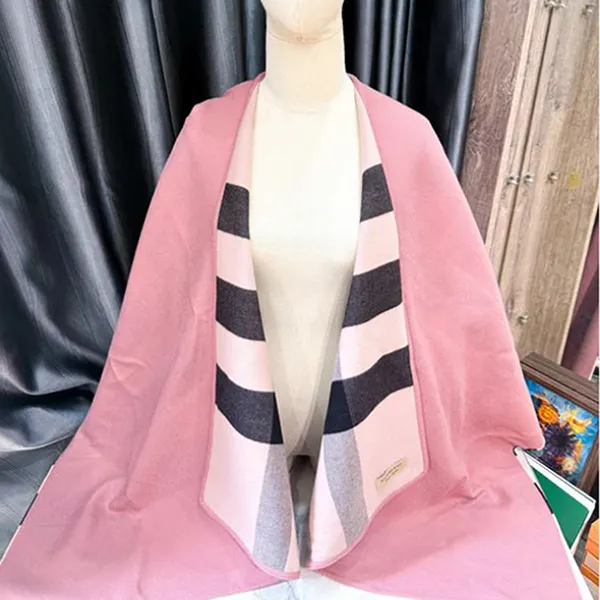 Khăn Quàng Cổ Nữ Burberry Shawl Poncho Merino Wool Reversible Check 4025517 Màu Hồng Kẻ